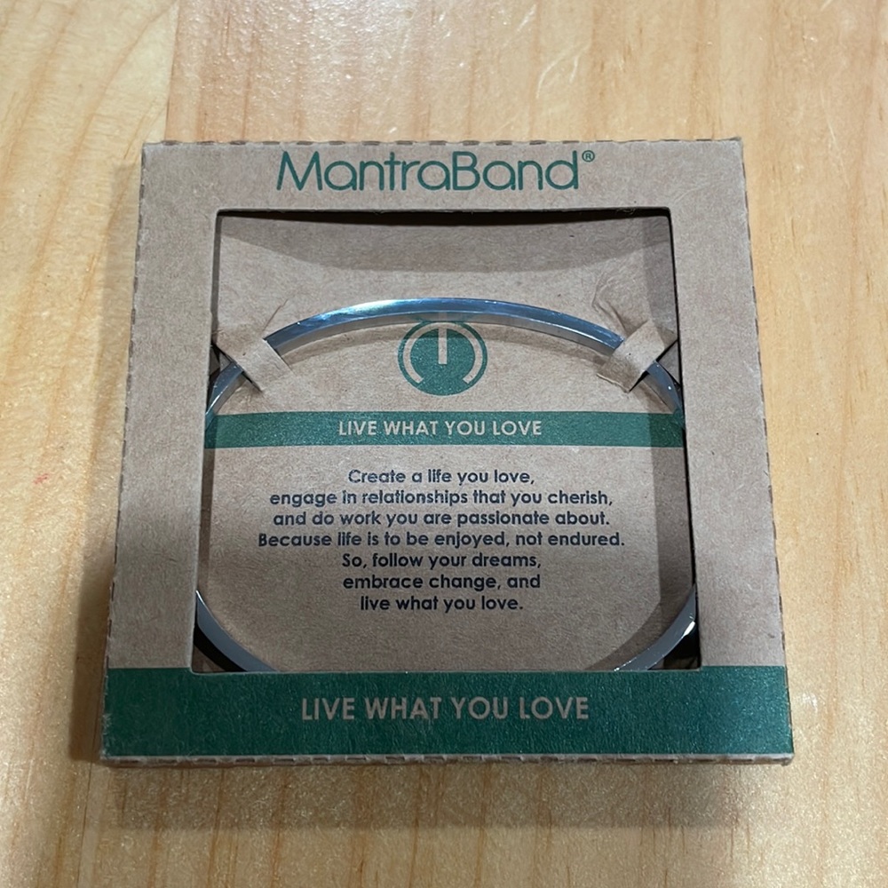 ✨ NWT Mantraband “LIVE WHAT YOU LOVE”